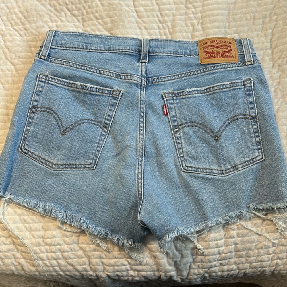 levi jean shorts!